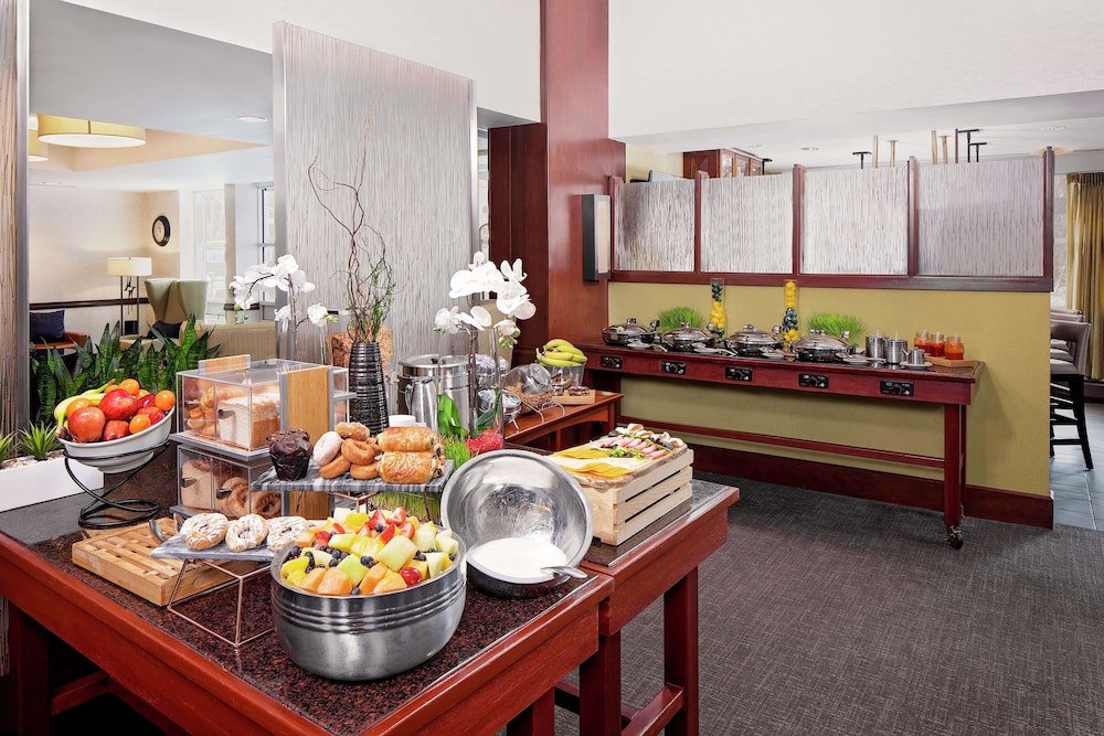 DoubleTree by Hilton Boston Bayside 33/44