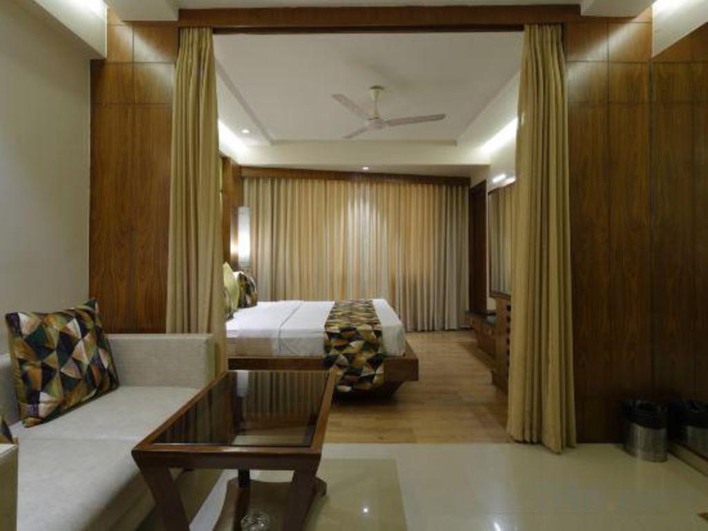 HOTEL ACCOLADE 23/28