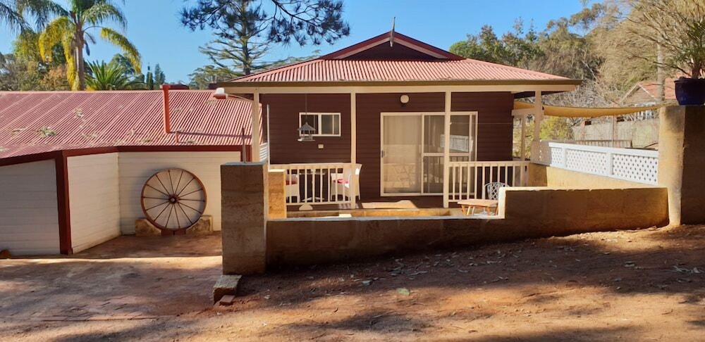 FOREST LODGE RESORT 4/50