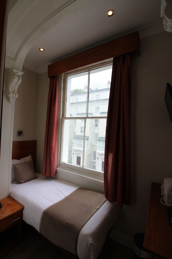 ROOM, SINGLE