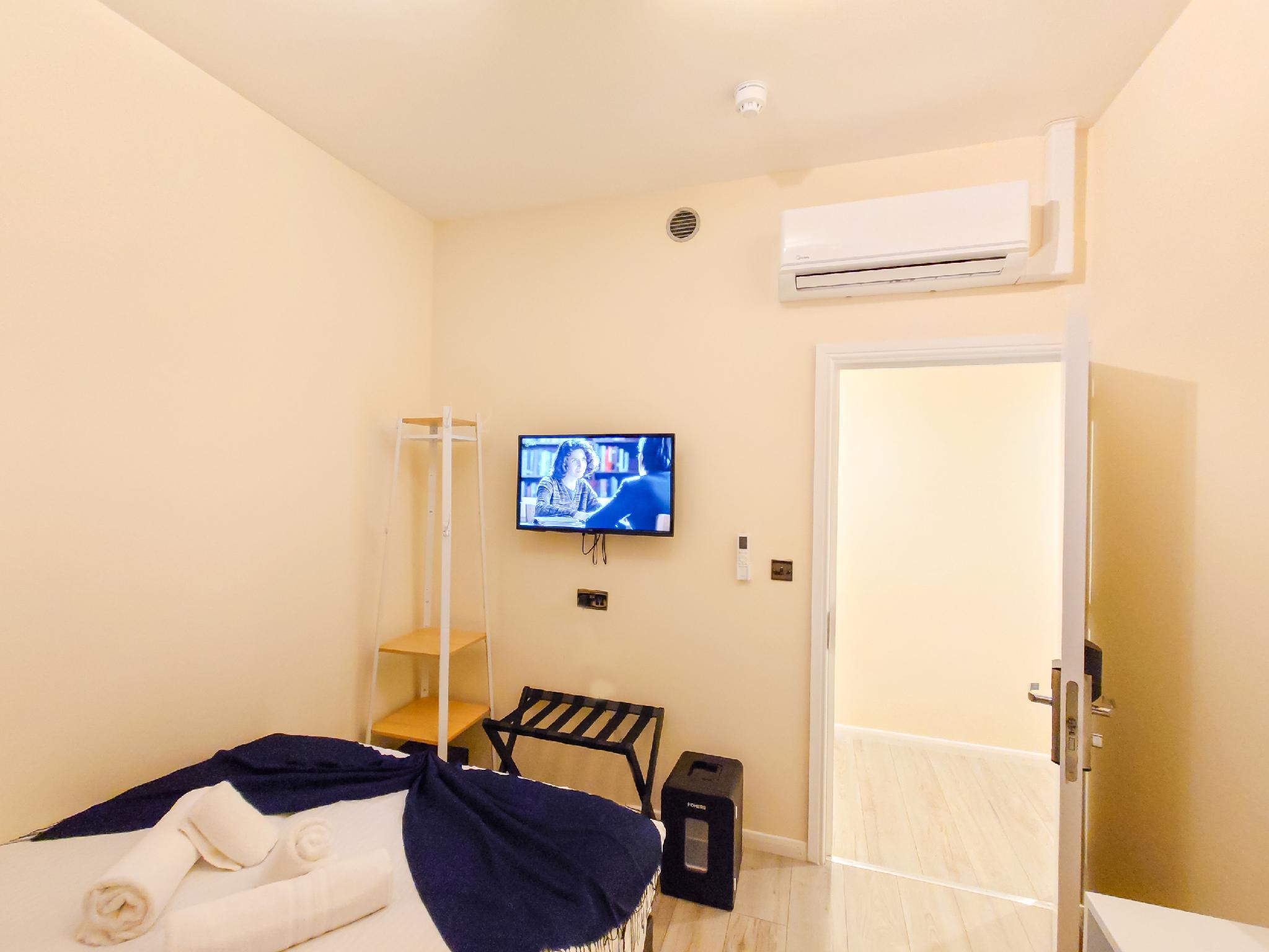 Standard, Double Bed, No Window, Ground Floor