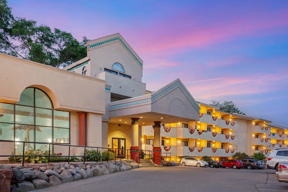 Atlantis Family Waterpark Hotel, an Ascend Collection Hotel 4/60