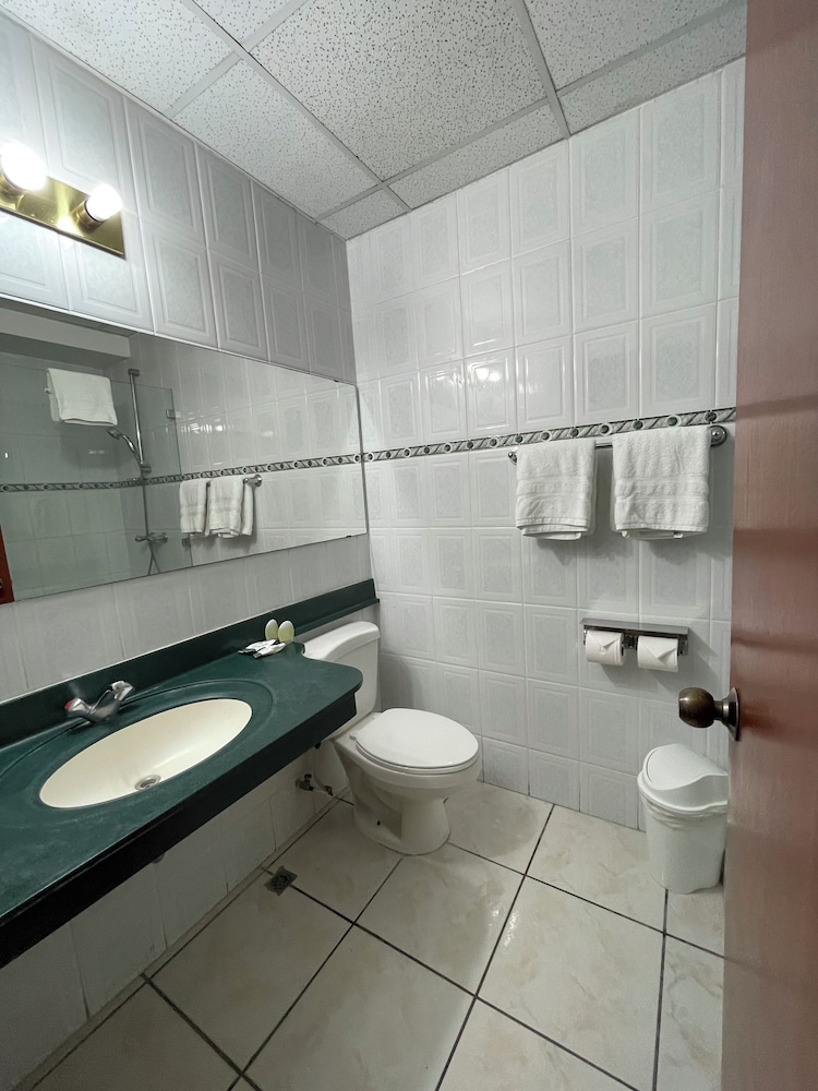 Gardenia Inn Hotel 66/67