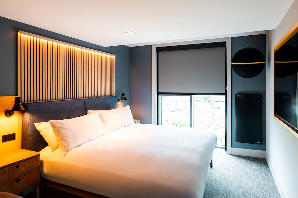 Club, King Bed, Pool Access