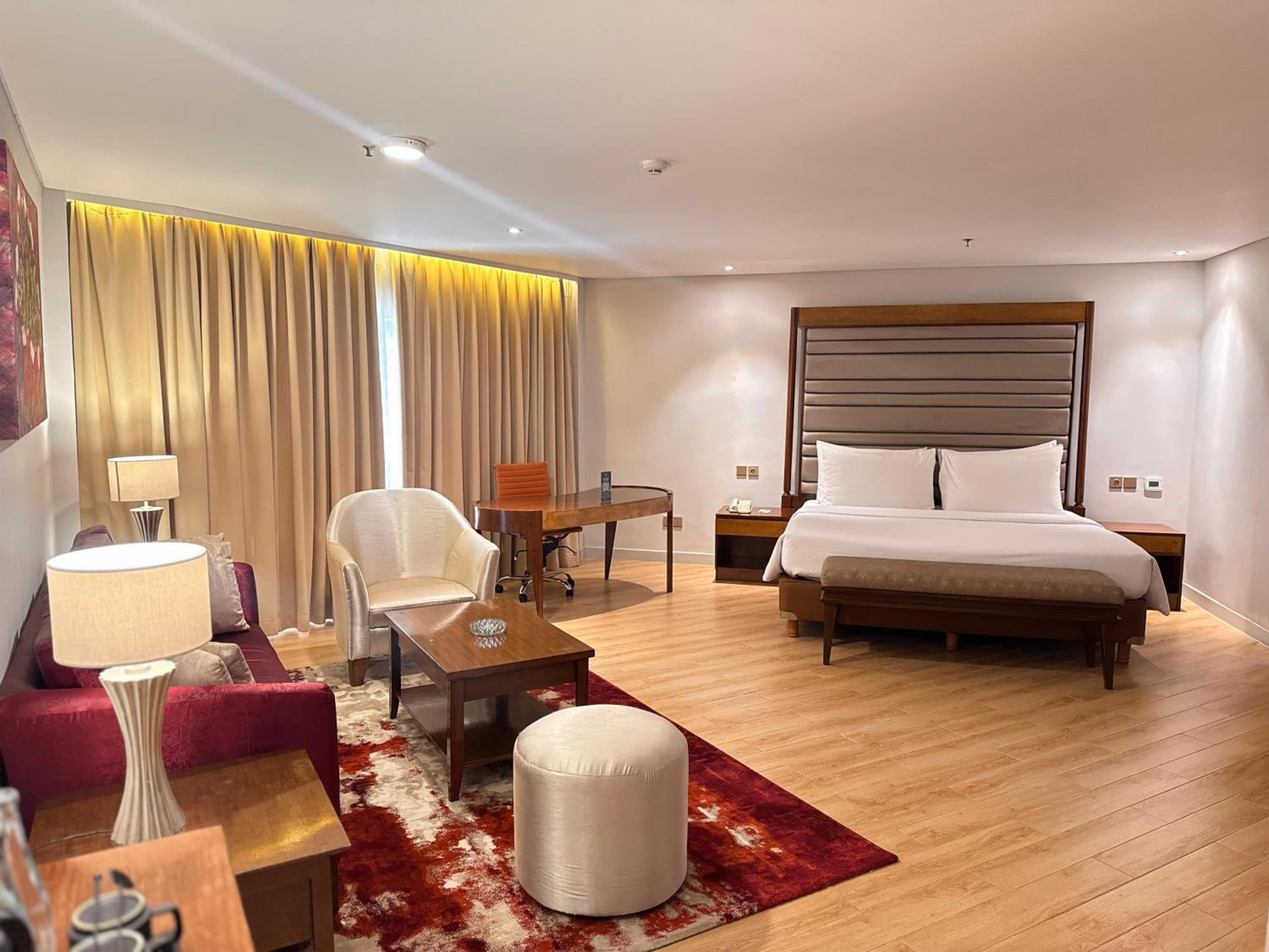 Deluxe, Suite, Queen Bed