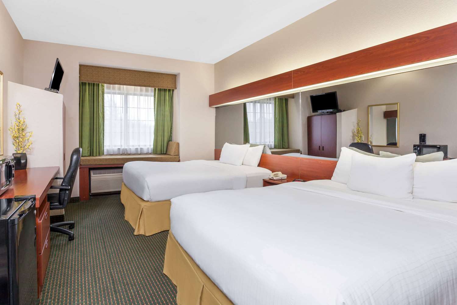 Days Inn by Wyndham near Kansas Speedway 4/13