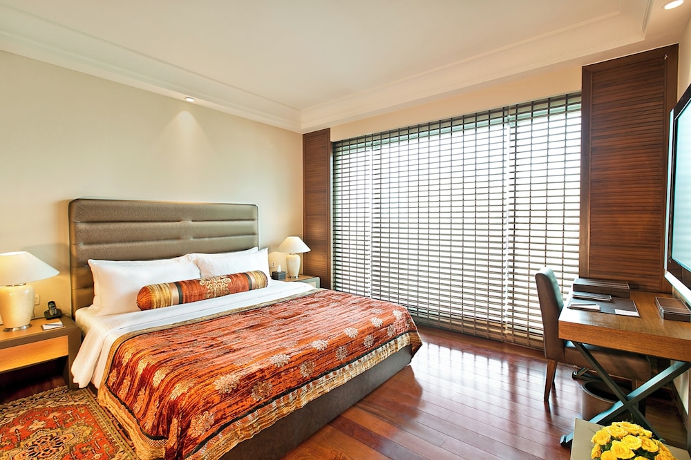 LUXURY, SUITE