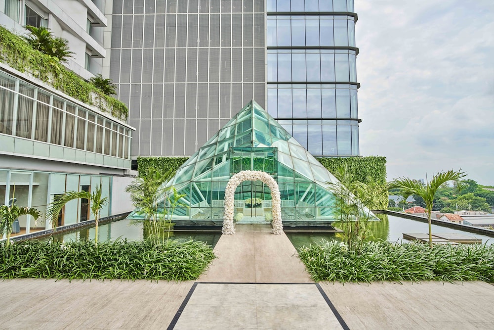 Vasa Hotel Surabaya 79/84