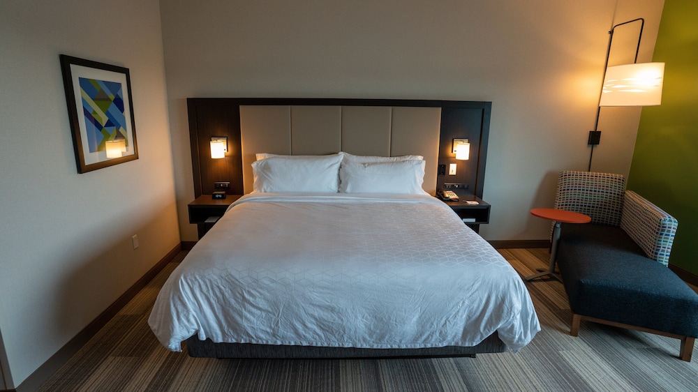 Holiday Inn Express and Suites Richburg 16/50