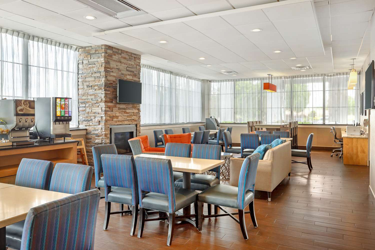 Best Western Hartford Hotel & Suites 50/59