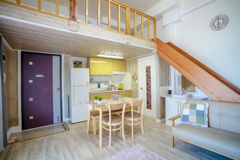 Tongyeong Pungcha Maeul Iris Pension 8/50