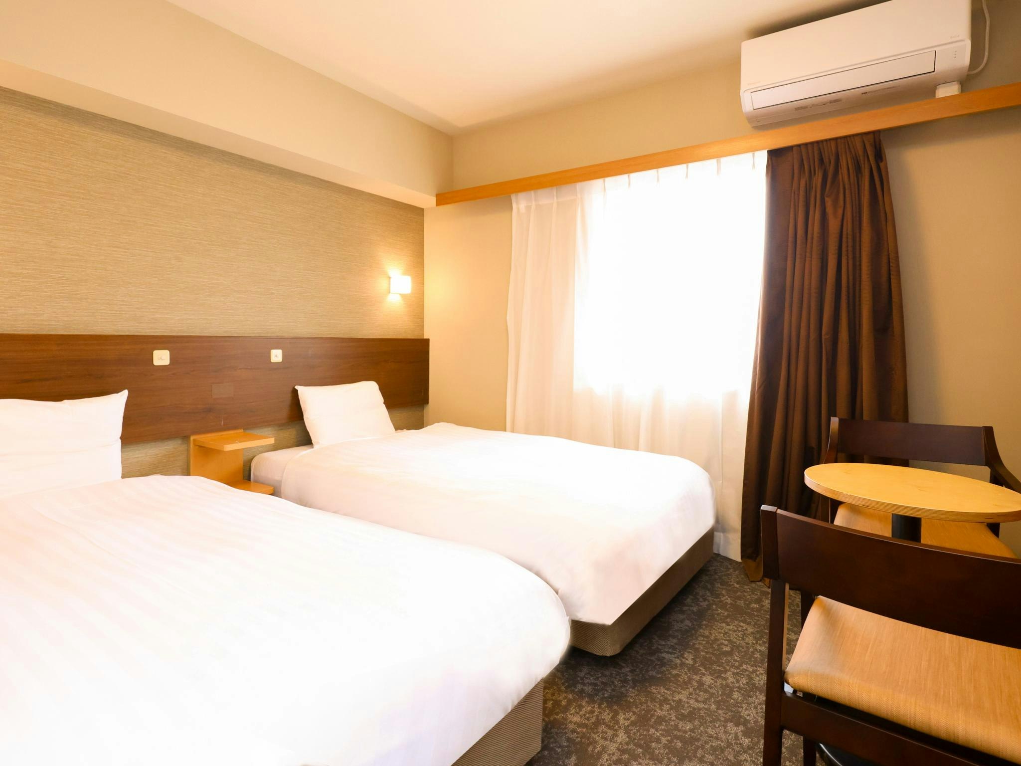 Room, Twin Beds