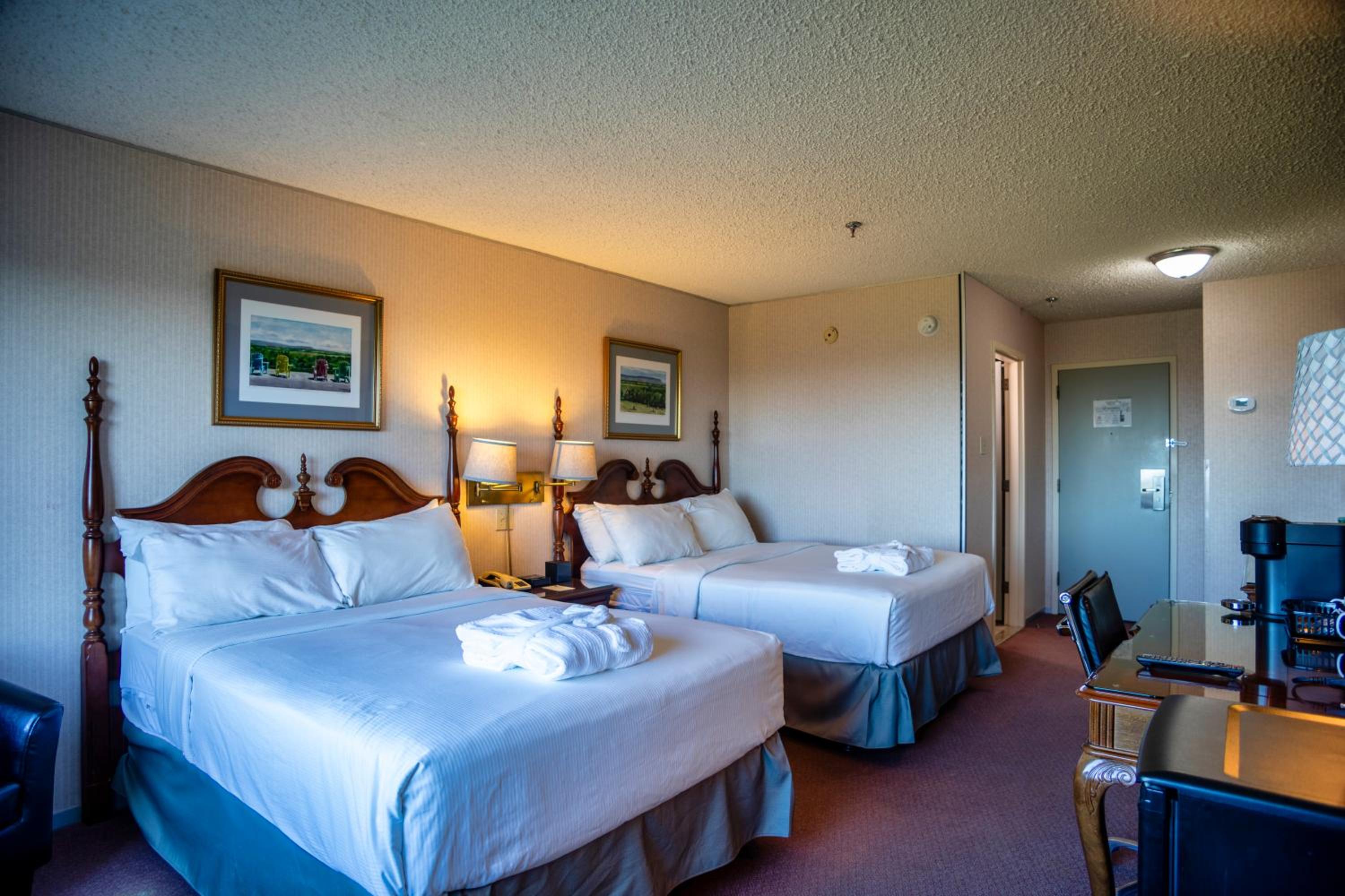 غرفة عائلية بسرير مزدوج، Old Orchard Inn & Spa 2/2
