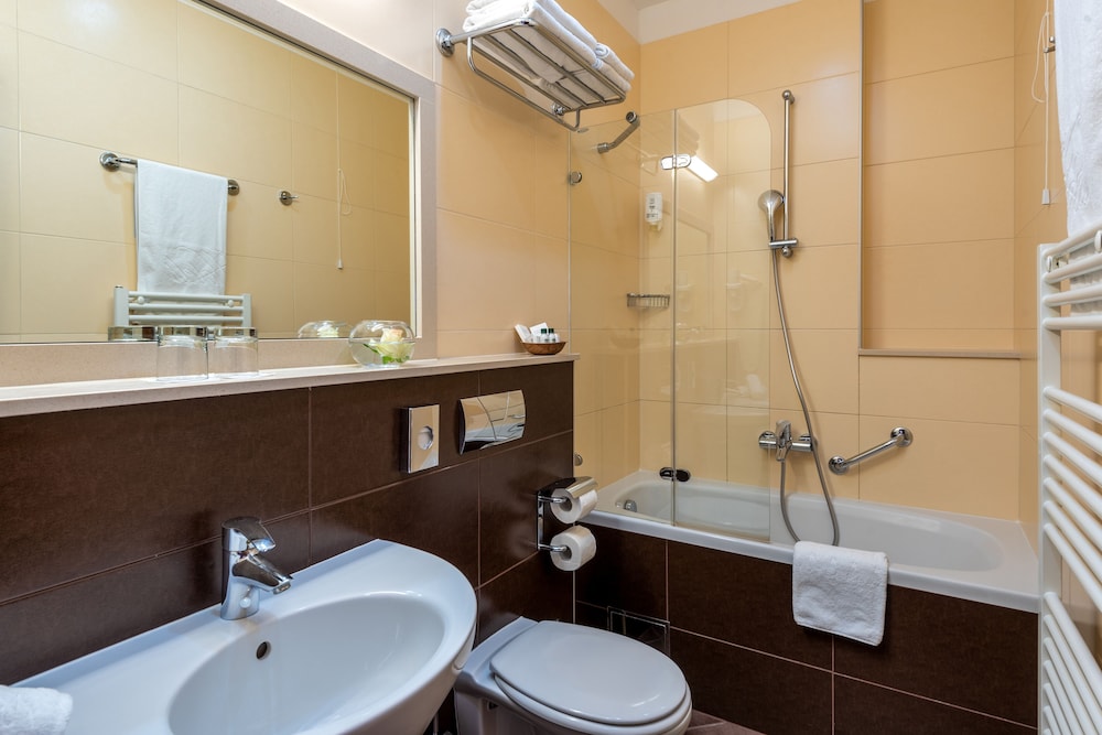 Hotel Plaza Omis 31/33