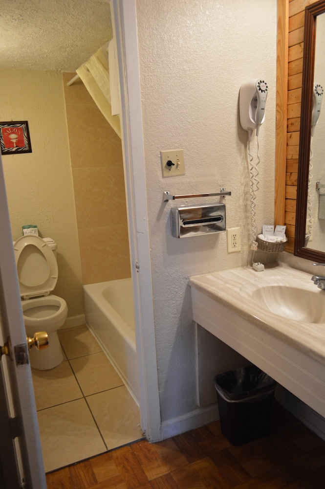 Hotel Houston, TX near Medical Center/NRG Stadium 13/39