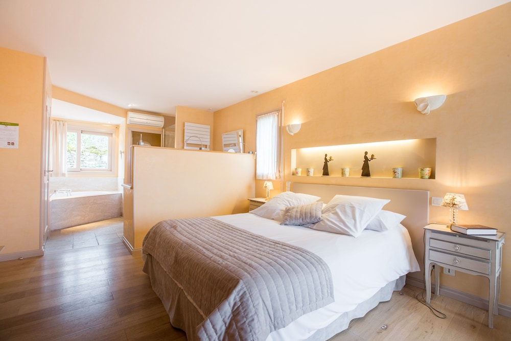 SUPERIOR, DOUBLE BED