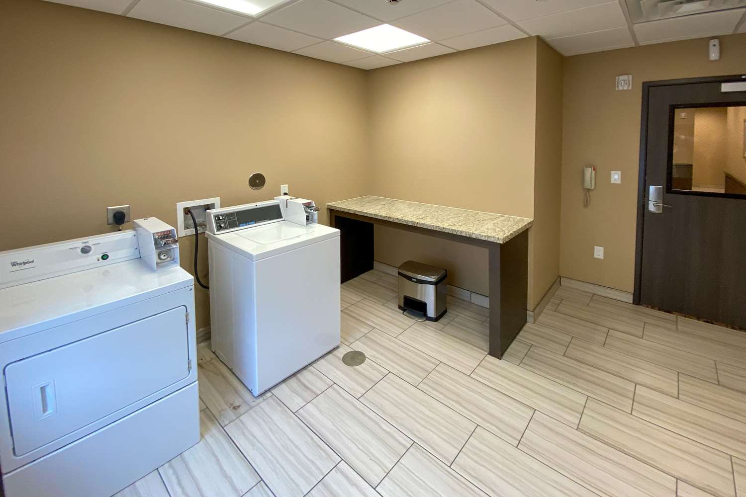 Comfort Suites Near Sam Houston Race Park 3/6