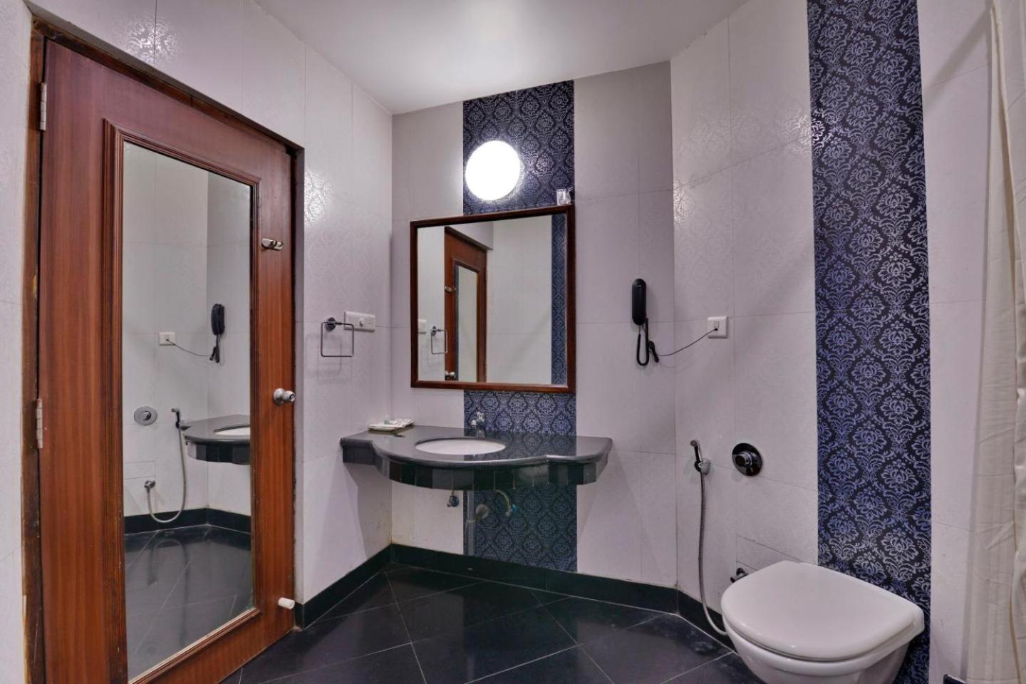 Oyo Premium Nayapalli Irc Village 68/72