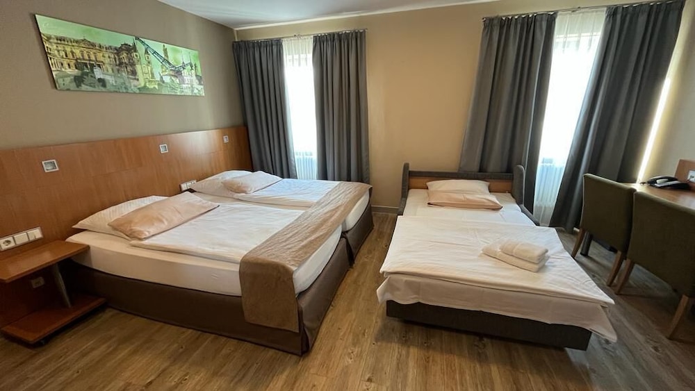 HOTEL LINDLEINSMUHLE 13/61