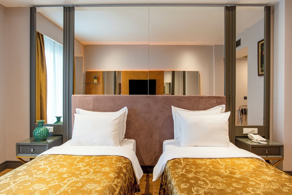 Oran Hotel 20/62