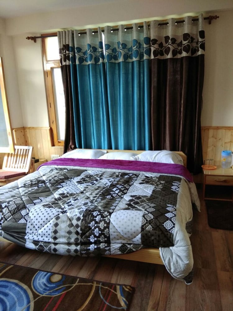 Sky Way Manali by Royal Collection 3/8