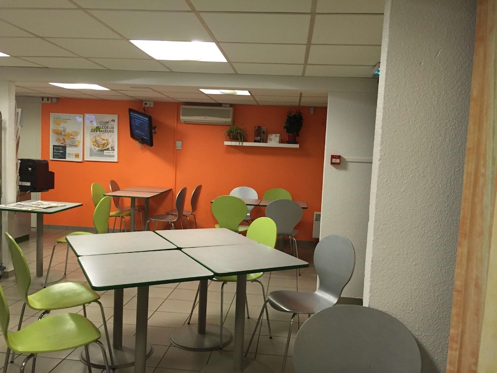 PREMIERE CLASSE SAINT ETIENNE NORD - VILLARS 46/63