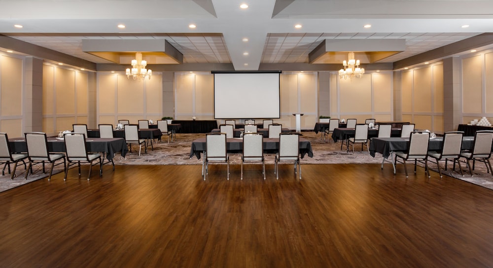 Pomeroy Hotel Conference Centre 57/64