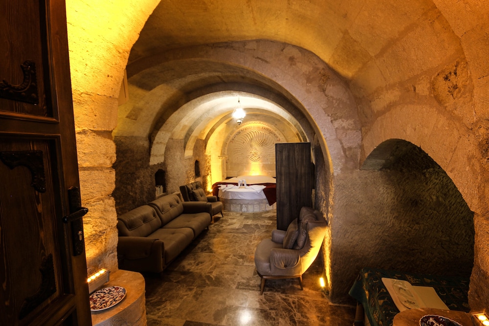 Heaven Cave House 28/64