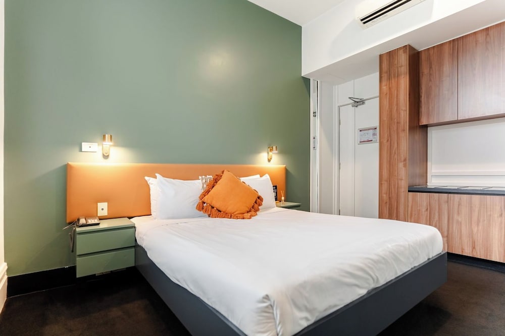 Middle Park Hotel 26/63