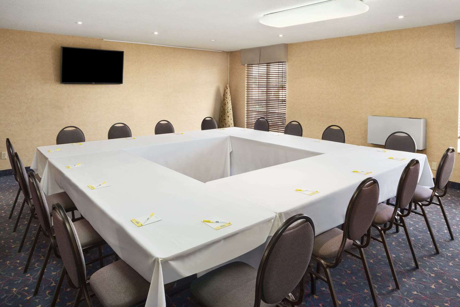 Days Inn by Wyndham Brantford 16/21