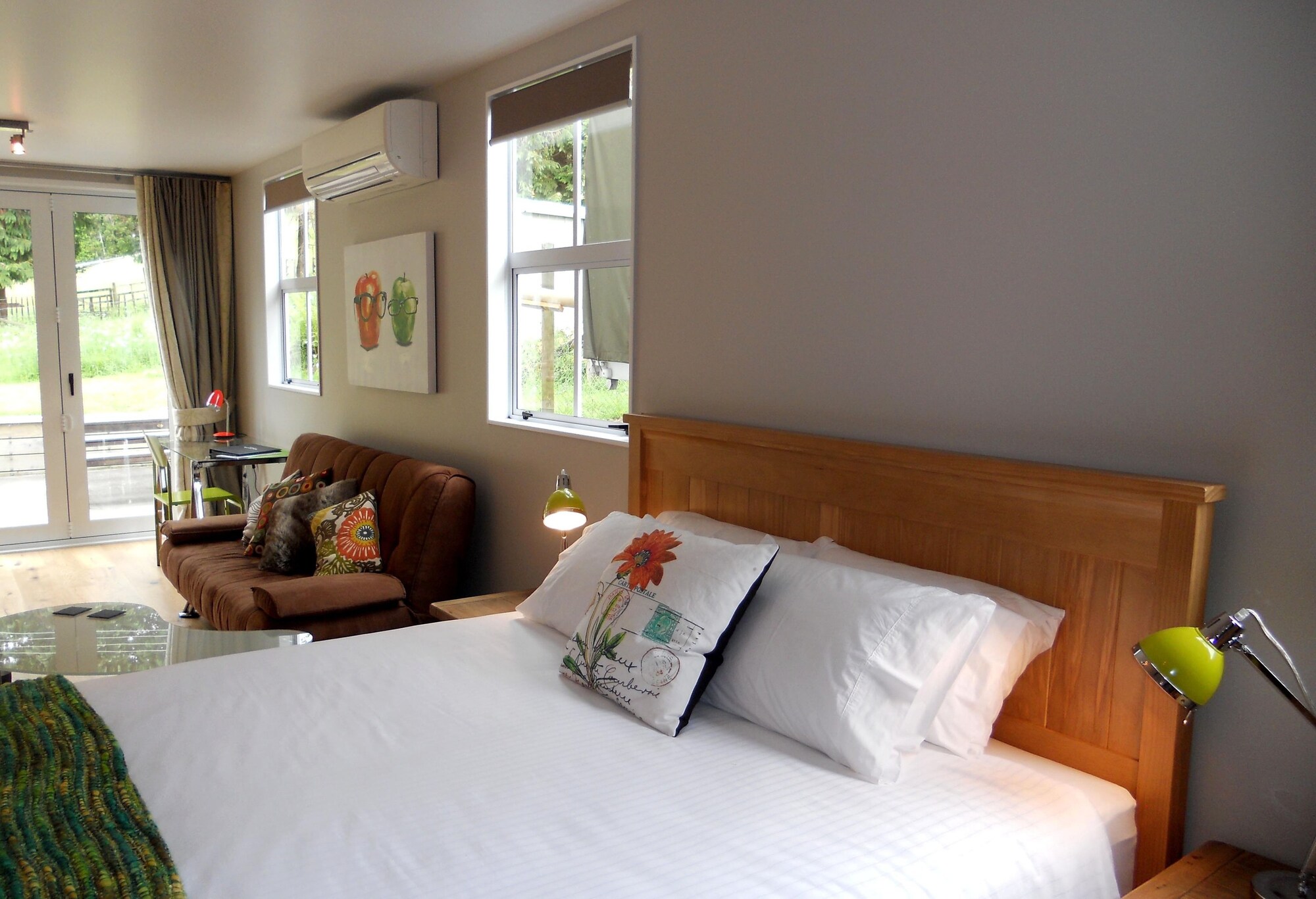 Premium, Apartment, King Bed, Kitchenette, Courtyard Area
