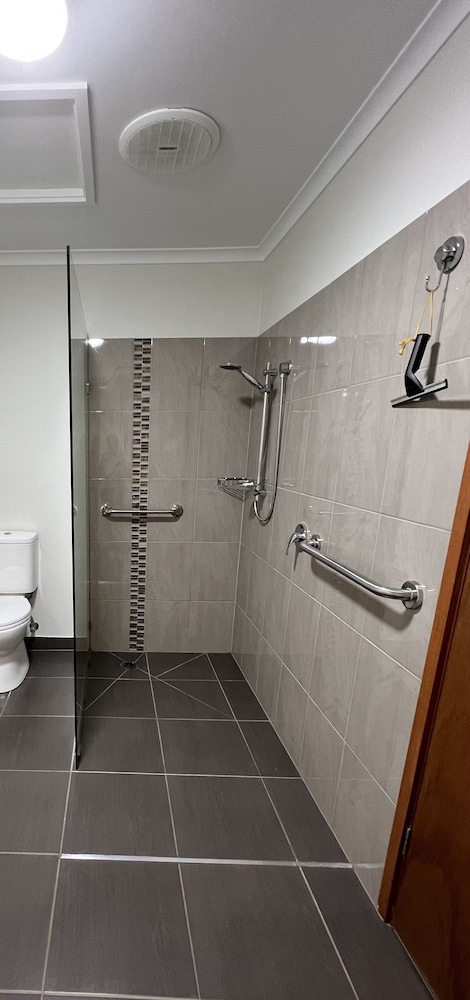 Greenways Holiday Units 22/22