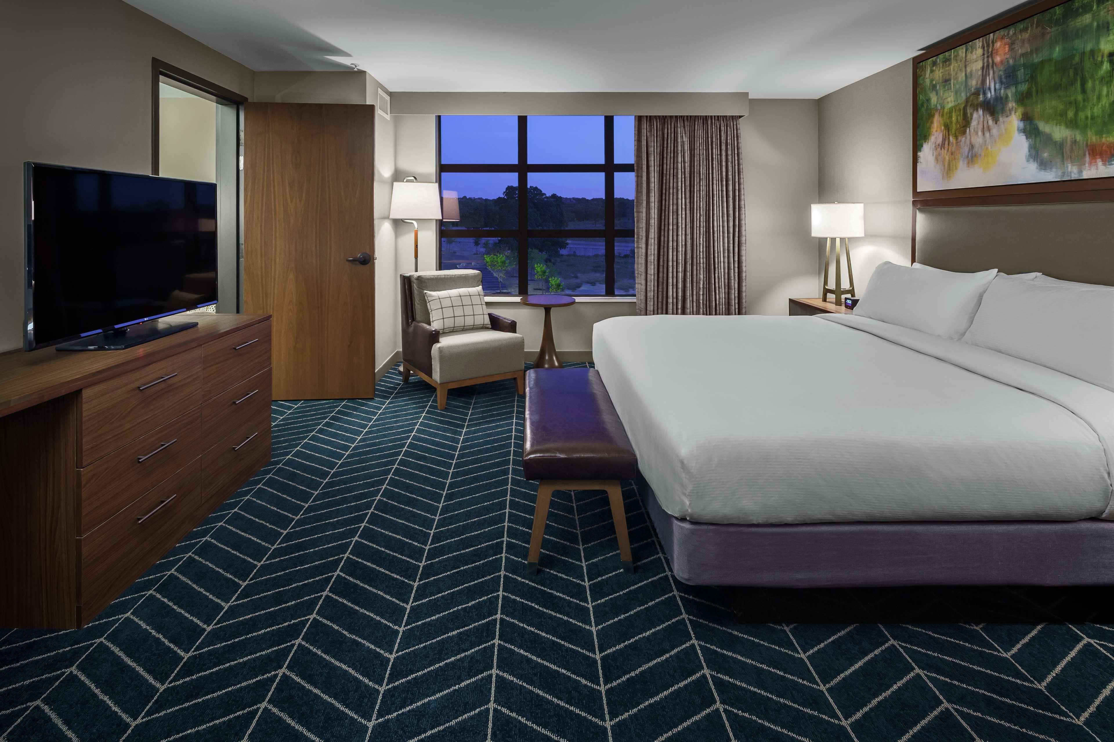 Suite, King Bed