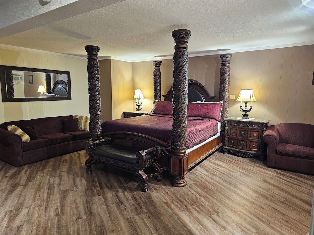 Parkway Motel & European Lodges 45/64