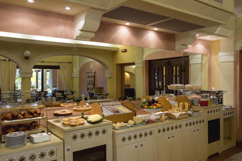 Lantana Resort Hotel and Apartments 54/68