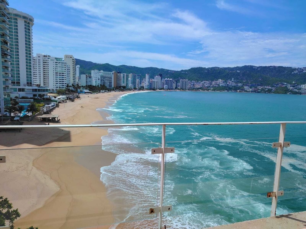 El Presidente Acapulco 34/43