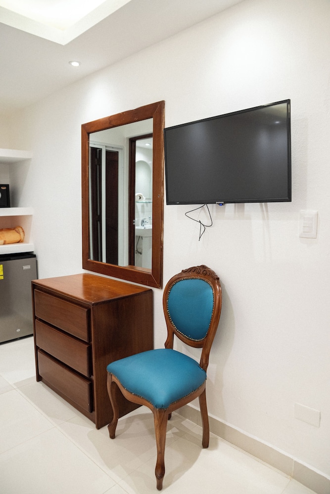 Cataleya Hotel 40/50