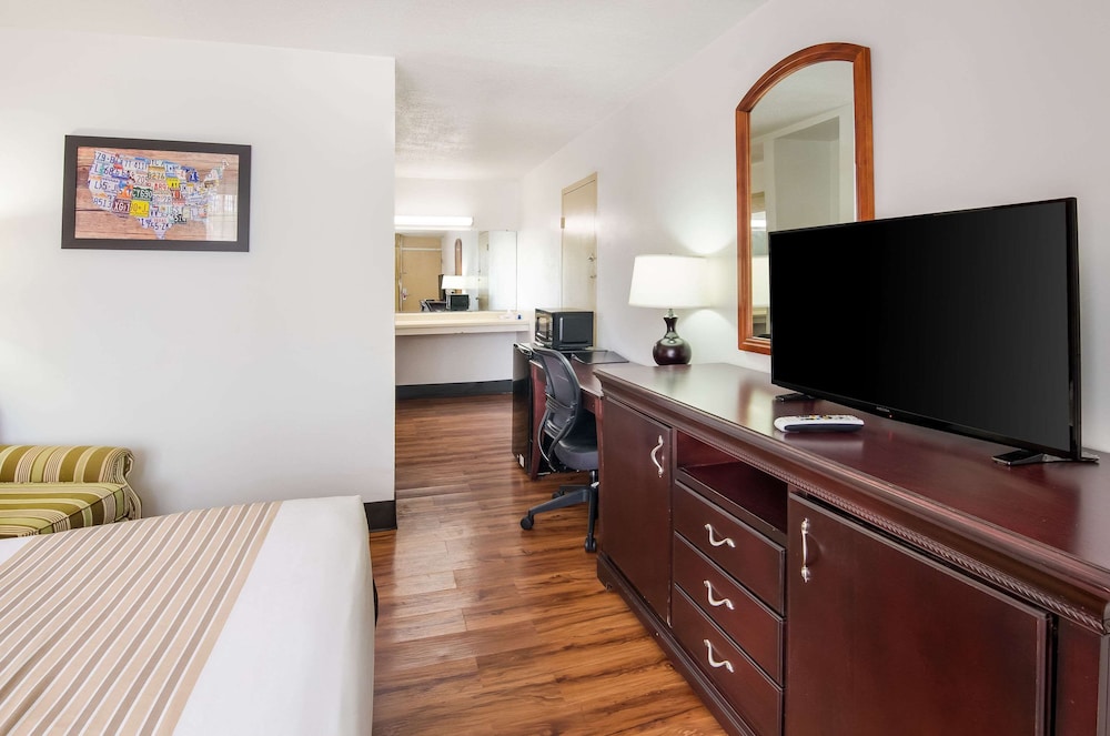 Econo Lodge Marion I-81 33/36