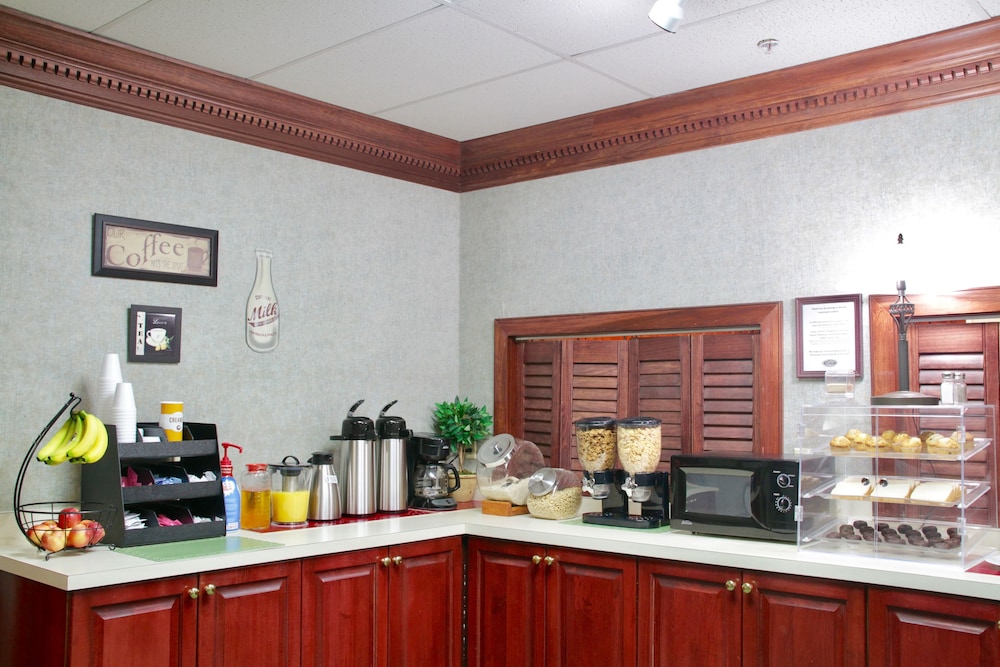 Grand Vista Hotel and Suites 50/61