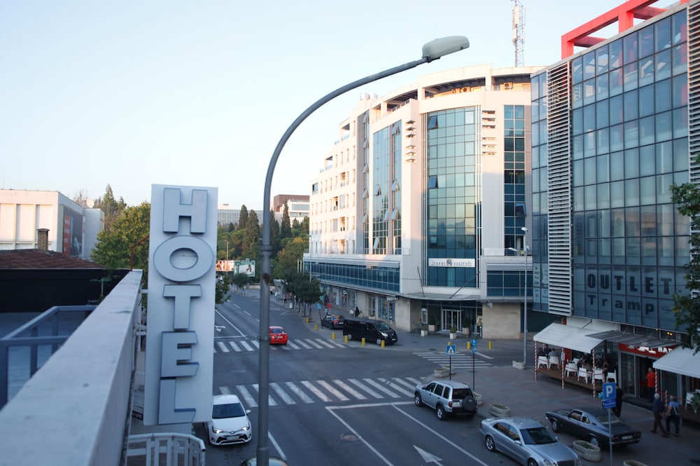 Hotel Bojatours 53/54