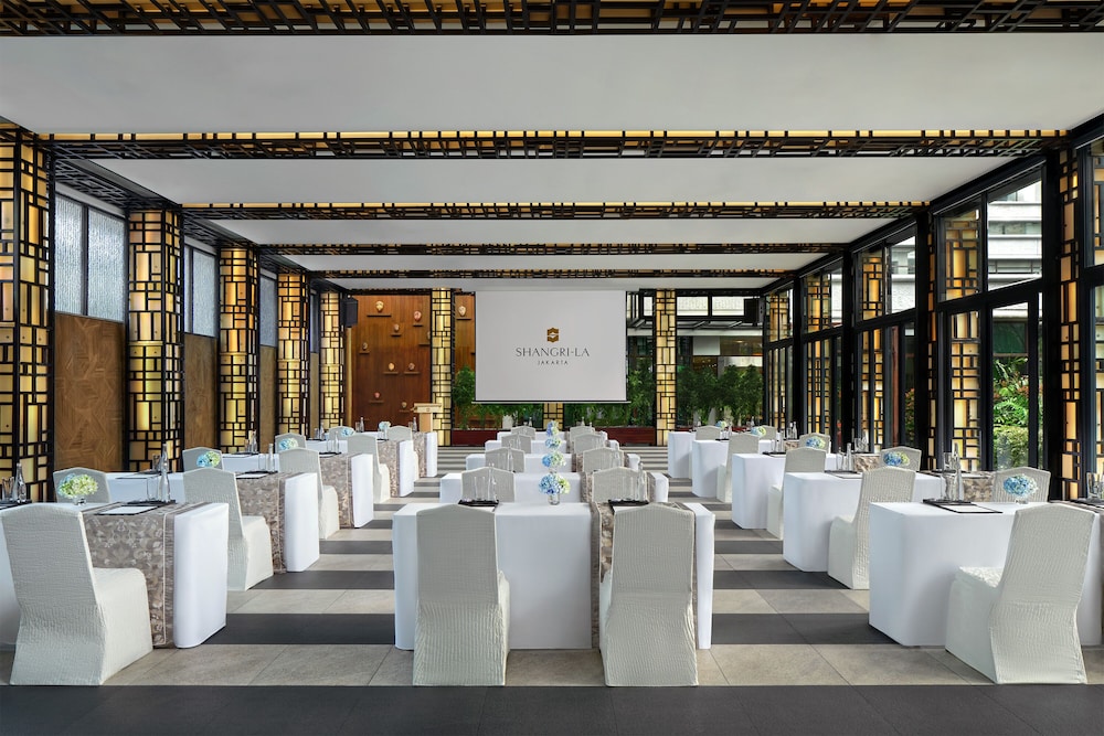 Shangri-La Hotel Jakarta 37/50