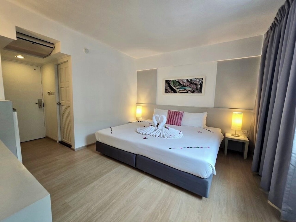 On Hotel Phuket 16/71