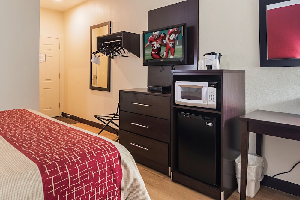 Red Roof Inn & Suites Lake Orion/Auburn Hills 21/37