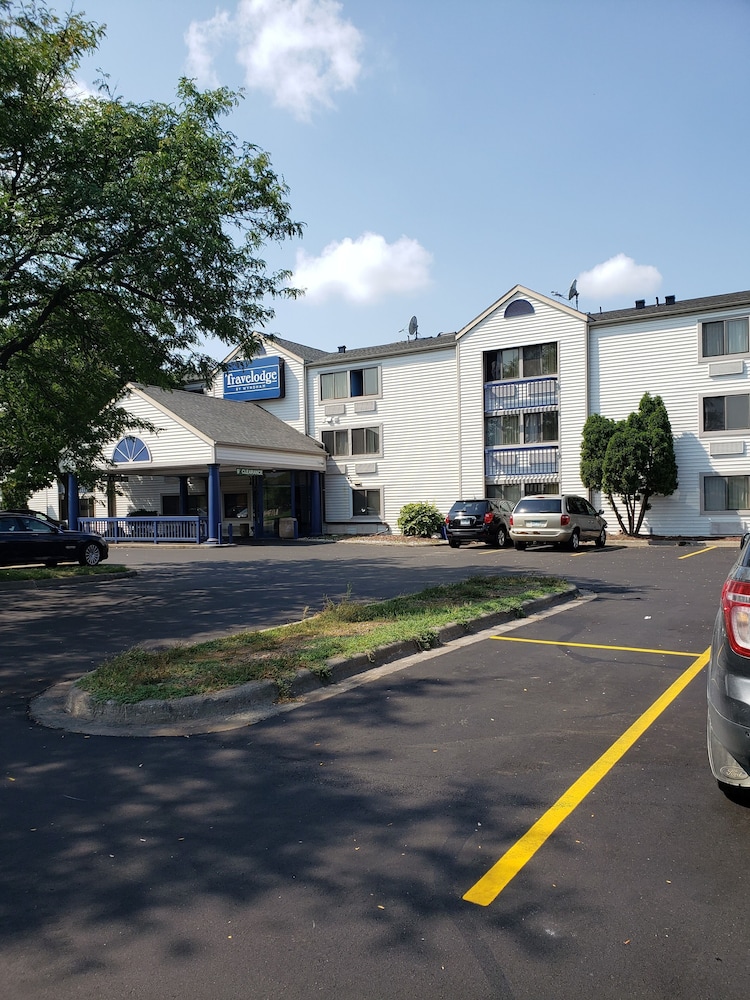 Travelodge by Wyndham Brooklyn Center 41/48