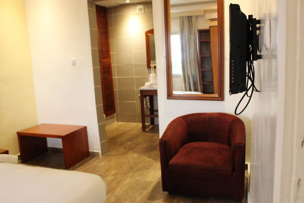 Lewat Hotel 16/30