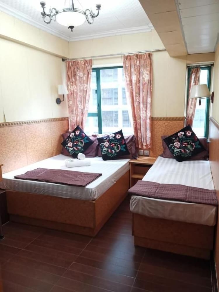 Pay-Less Guest House 11/50