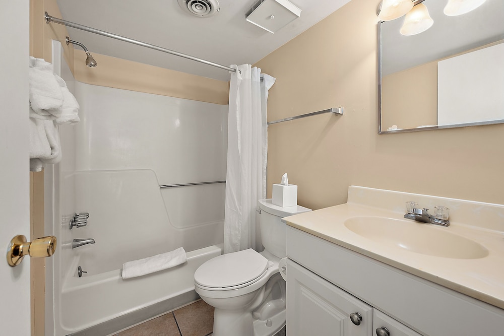 2 Bedrooms, Condo, Standard, King Bed, 2 Queen Beds, Bay View, Sofa, Patio 5/5