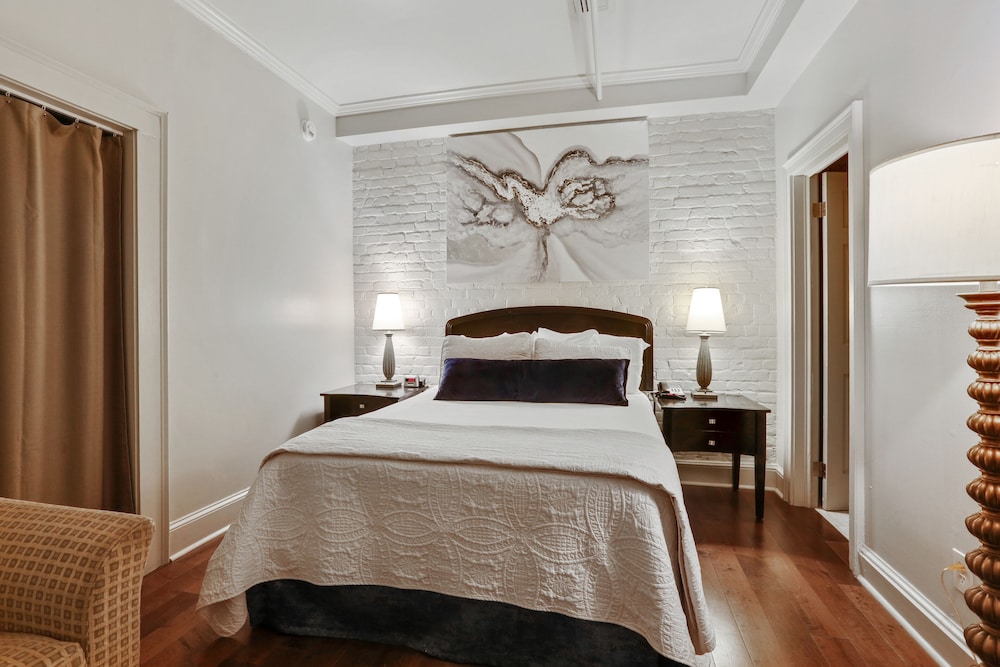 STANDARD, QUEEN BED, NO WINDOW