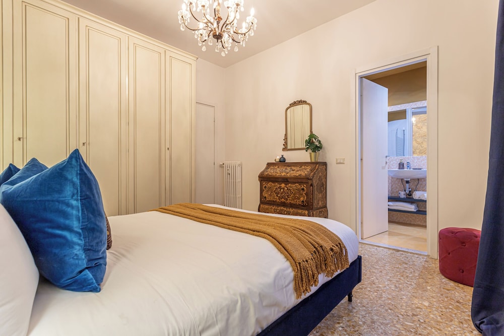 Cozy Flat Near Colosseum 8/48