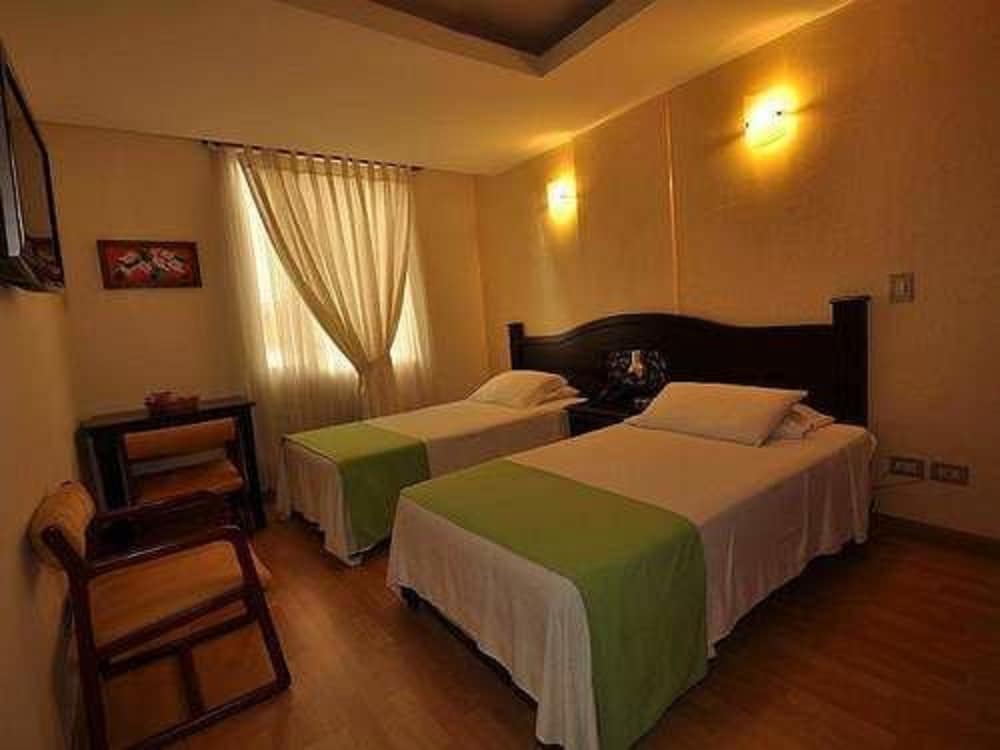 Hotel Bolivar Plaza 32/61